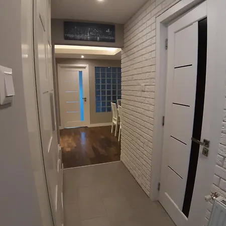 Cozy Close To The Airport