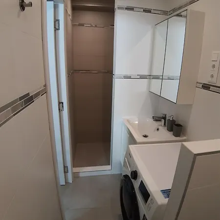Cozy Close To The Airport